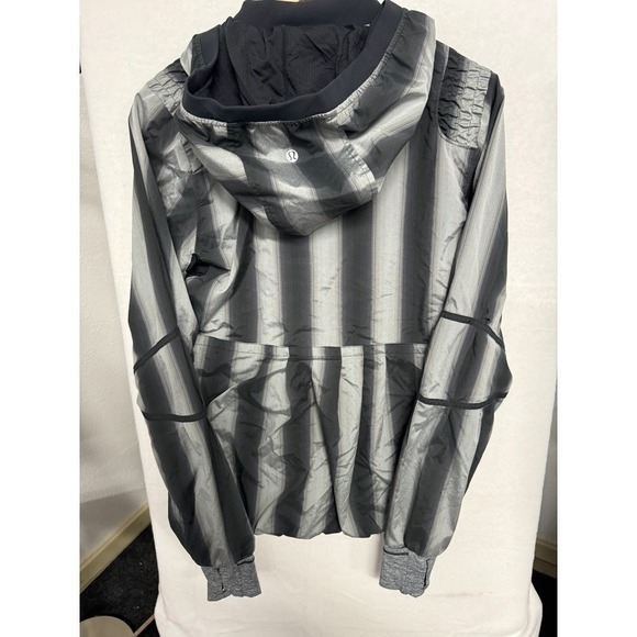 Lu Lu Lemon | black and gray women's thin dance studio zip up jacket | size 6 - Picture 8 of 9